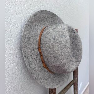 universal thread 100% wool hat